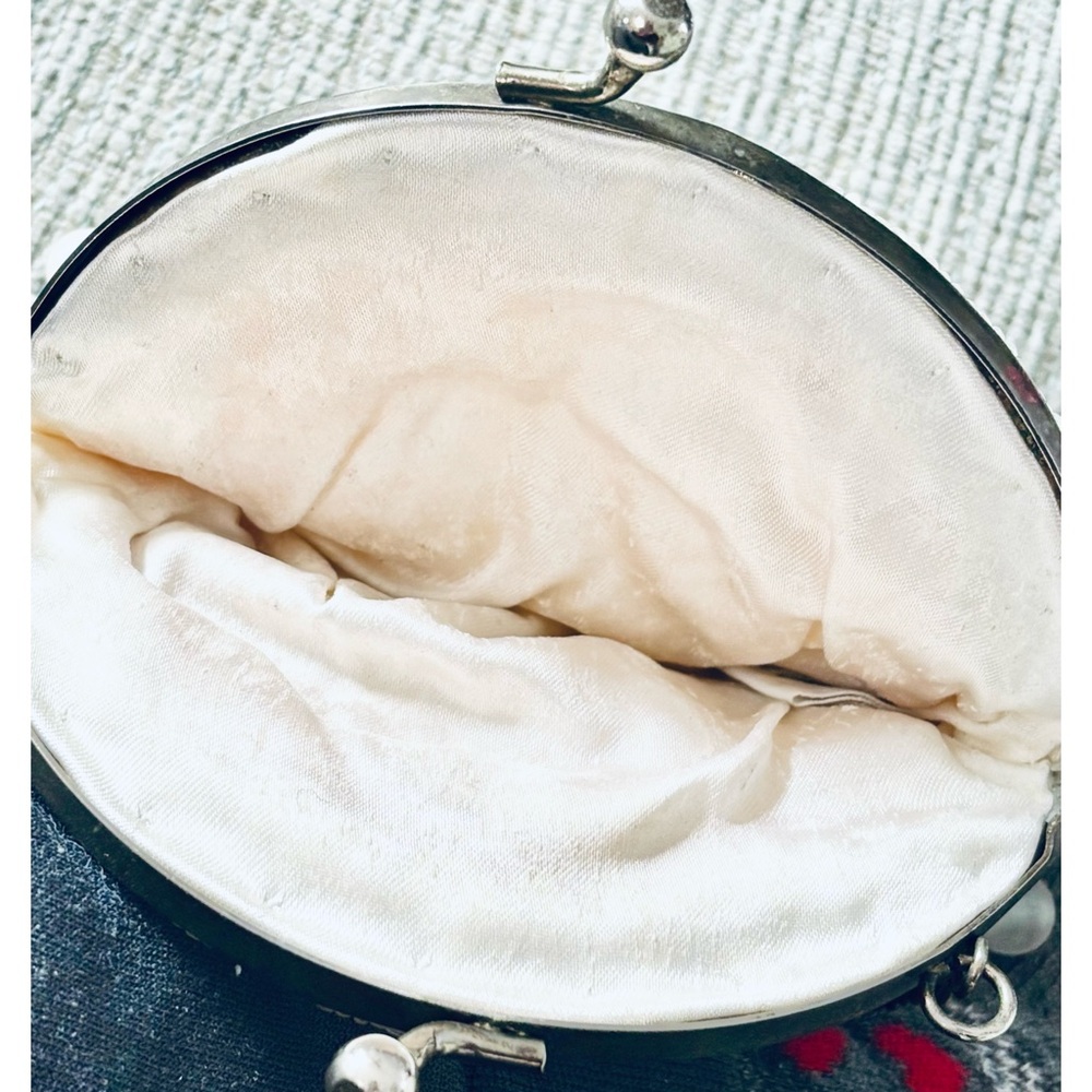 Formal evening clutch in white translucent stones, clear beads and sequins. - Picture 6 of 7